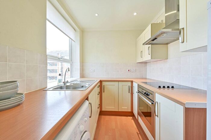 1 Bedroom Flat To Rent In Derby Road, East Sheen, London, SW14
