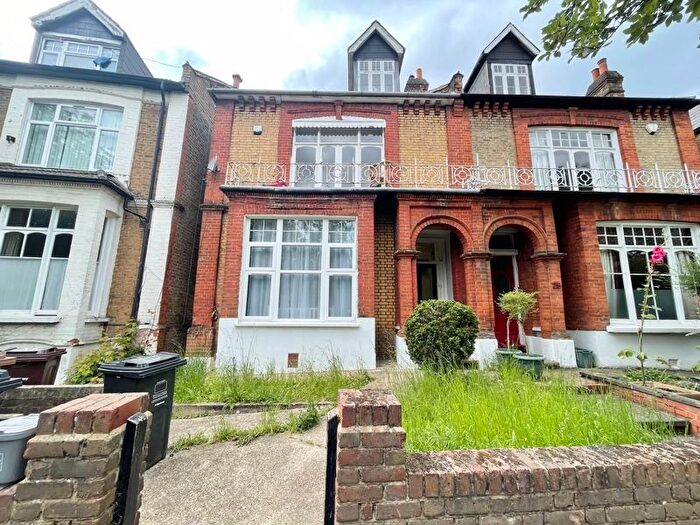 4 Bedroom Flat To Rent In West Bank, London, N16