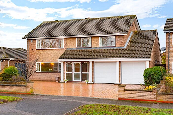 6 Bedroom Detached House For Sale In Putnoe Lane, Bedford, MK41