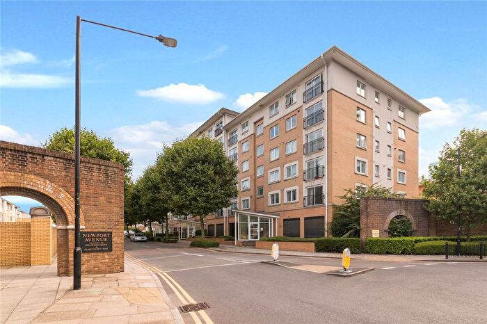 2 Bedroom Apartment To Rent In Settlers Court, Newport Avenue, East India Dock, Canary Wharf, London, E14
