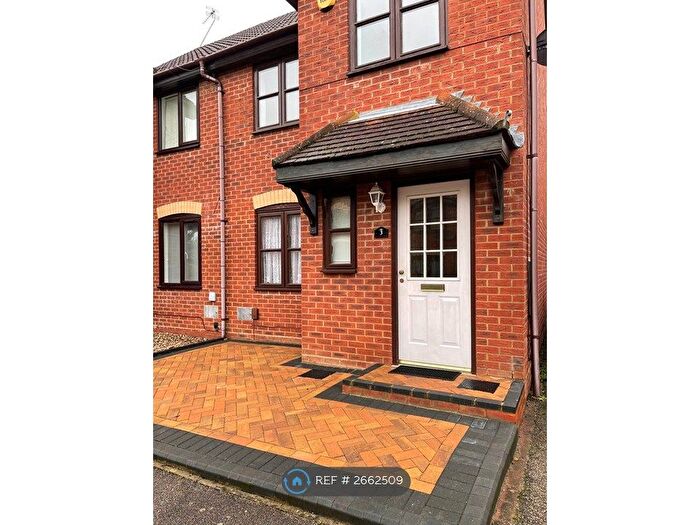 3 Bedroom Semi-detached House To Rent In Blansby Chase, Emerson Valley, Milton Keynes, MK4