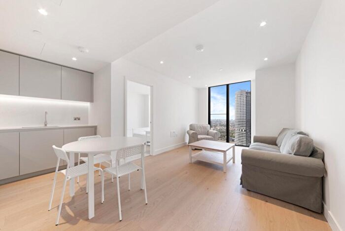 2 Bedroom Apartment To Rent In Harcourt Tower, Marsh Wall, London, E14
