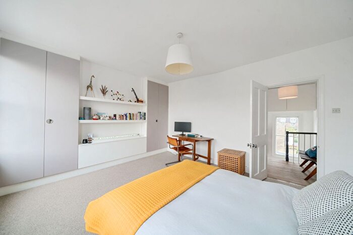 3 Bedroom Town House To Rent In Cornwallis Road, London, N19