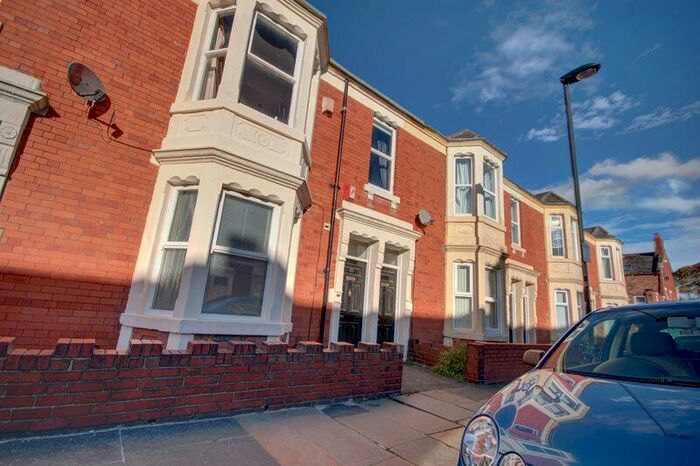 3 Bedroom Flat To Rent In Hazelwood Avenue, Newcastle Upon Tyne, NE2