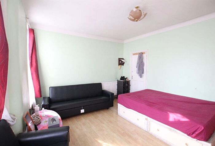 1 Bedroom Flat To Rent In Sheridan Road, Manor Park, Eastham, , , , , , In, E10