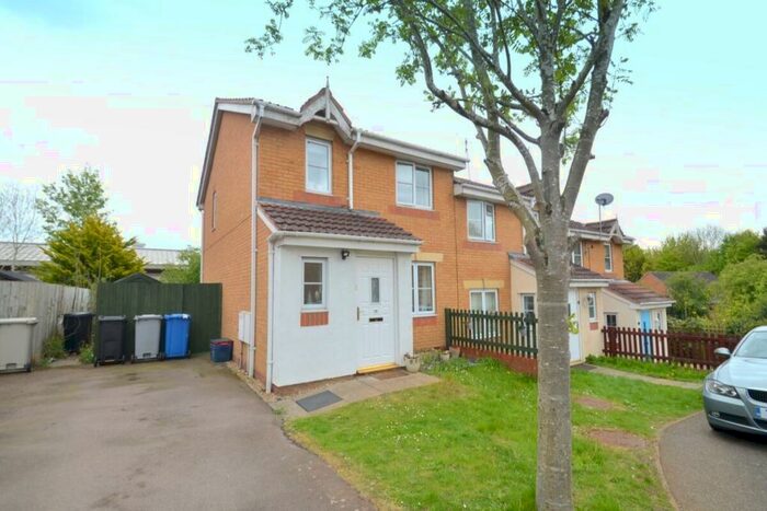 3 Bedroom Semi-Detached House To Rent In Grant Close, Kettering, NN15