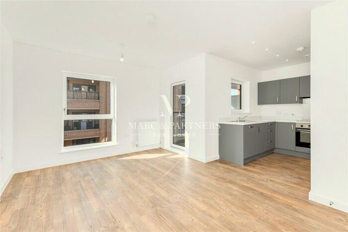 2 Bedroom Apartment To Rent In Voile Court, Thimble Crescent, Wallington, SM6