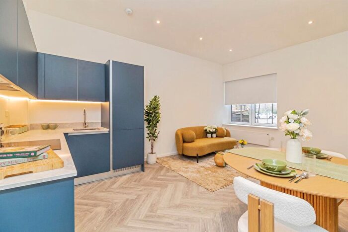 1 Bedroom Apartment For Sale In Caldecotte Lake Drive, Caldecotte, Milton Keynes, MK7