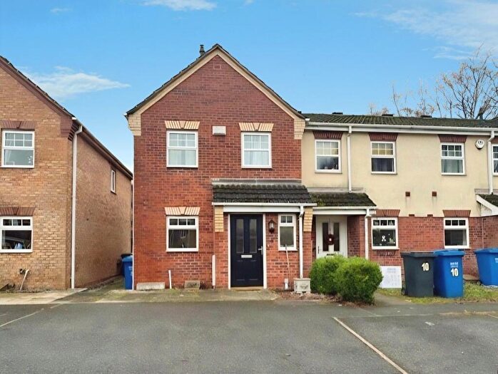 3 Bedroom End Of Terrace House To Rent In Kariba Close, Chesterfield, Derbyshire, S41