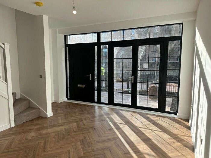 4 Bedroom Town House To Rent In Shale Lane, Manchester, Greater Manchester, M5