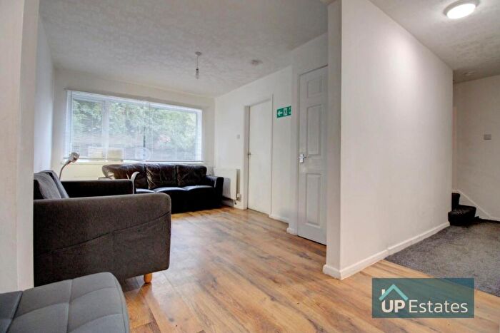 4 Bedroom Detached House For Sale In Grasscroft Drive, Cheylesmore, Coventry, CV3