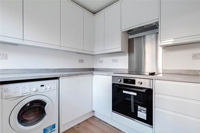 2 Bedroom Flat To Rent In Cross Road, Wimbledon, SW19
