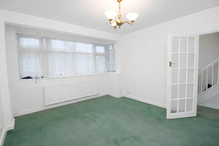 3 Bedroom Terraced House To Rent In Rougemont Avenue, Morden, SM4