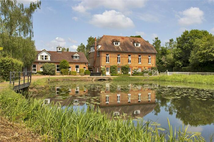 4 Bedroom Semi-Detached House For Sale In Vicarage Road, Yalding, Maidstone, Kent, ME18