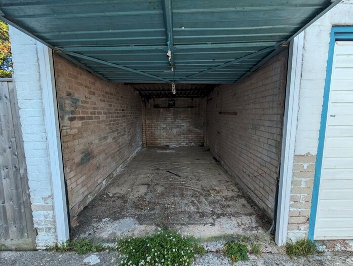 Garage / Parking To Rent In Shirley Close, Worthing, BN14