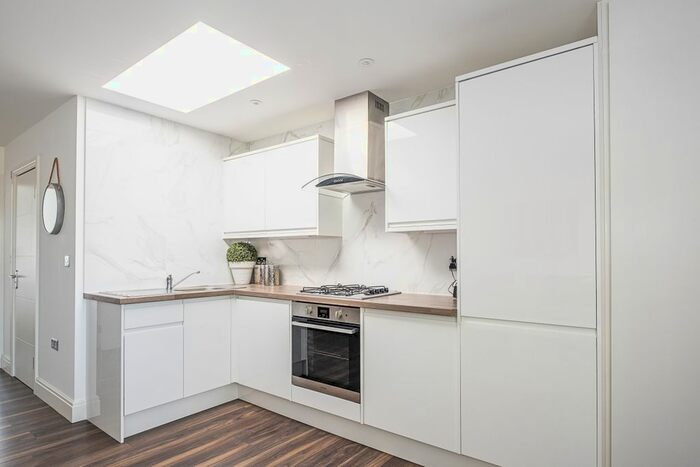 2 Bedroom Flat To Rent In Brondesbury Road, London, NW6