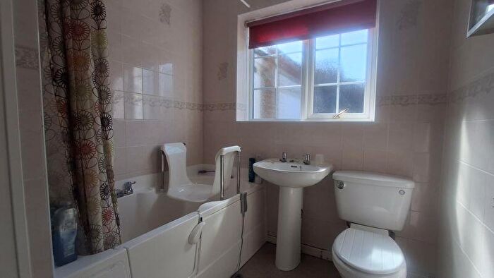 2 Bedroom Semi-Detached Bungalow For Sale In Burton Rise, Walesby, NG22