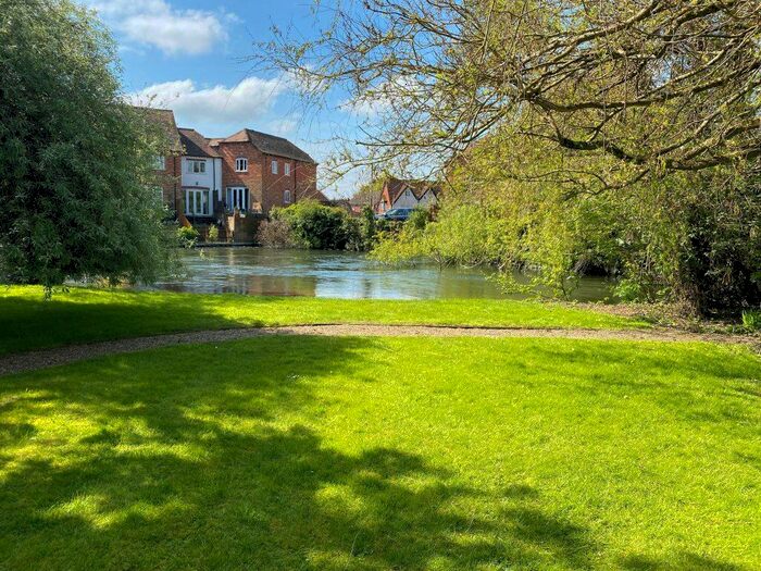 2 Bedroom Flat To Rent In Bewicks Reach Newbury, RG14