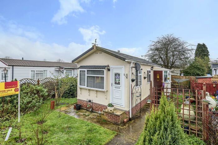 1 Bedroom Park Home For Sale In Thatcham, Berkshire, RG19