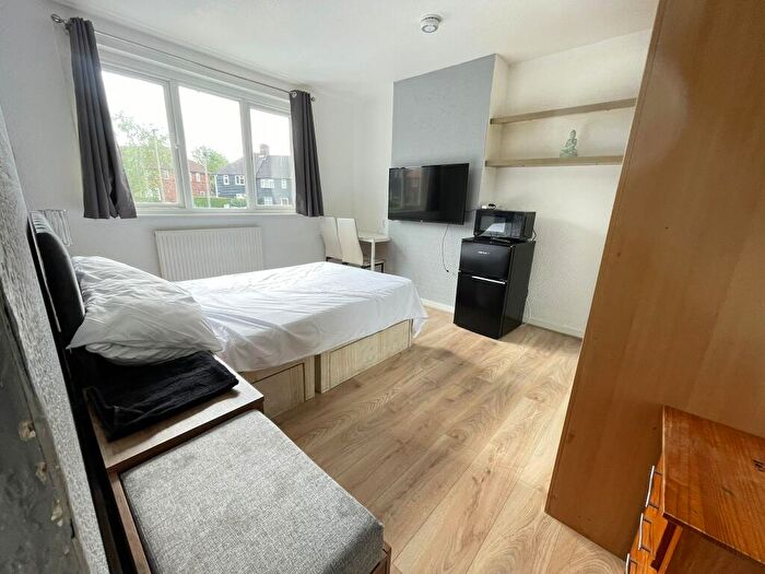 4 Bedroom Terraced House To Rent In Fortescue Road, Edgware, HA8