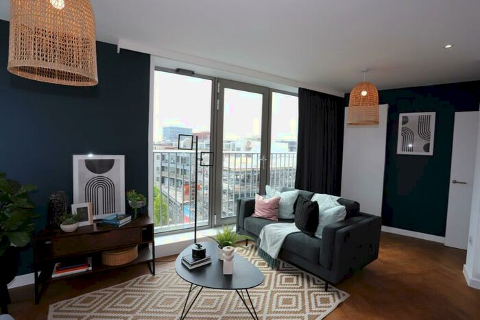 2 Bedroom Apartment To Rent In Broadside, Oldham Road, M4