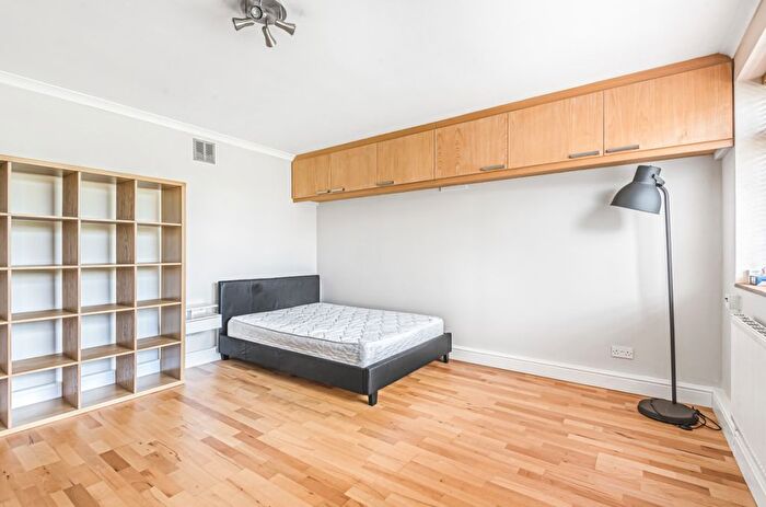 Studio To Rent In Hatfields, London, SE1