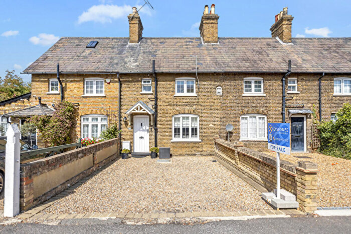 3 Bedroom Terraced House For Sale In London Road, Romford, RM7