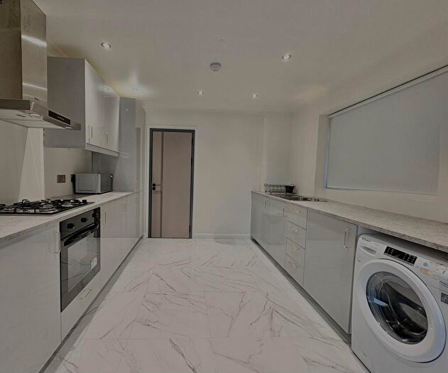 4 Bedroom Semi-Detached House To Rent In Harcourt Road, Southampton, SO18