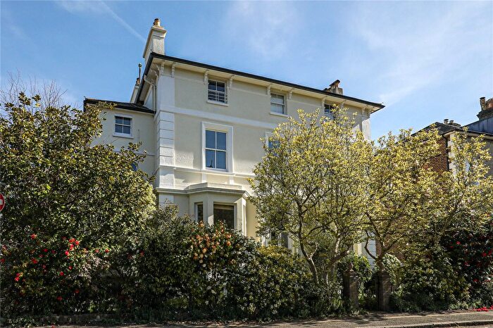 3 Bedroom Flat To Rent In Lingfield Road, Merton, SW19