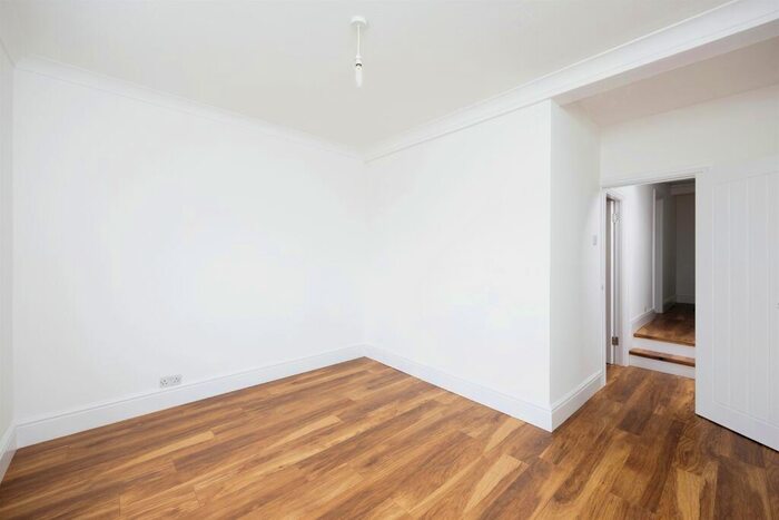 3 Bedroom End Of Terrace House For Sale In Leylands Road, Burgess Hill, RH15
