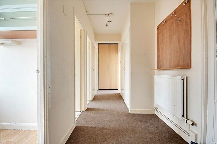 2 Bedroom Flat To Rent In Ruskin Walk, London, N9