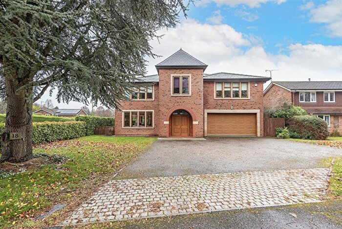4 Bedroom Detached House For Sale In The Deerings, Harpenden, AL5