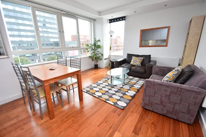 2 Bedroom Flat To Rent In Admiral House, - Newport Road, Cardiff, CF24