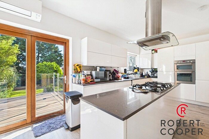 5 Bedroom Semi-detached House For Sale In Lyndhurst Avenue, Pinner, HA5
