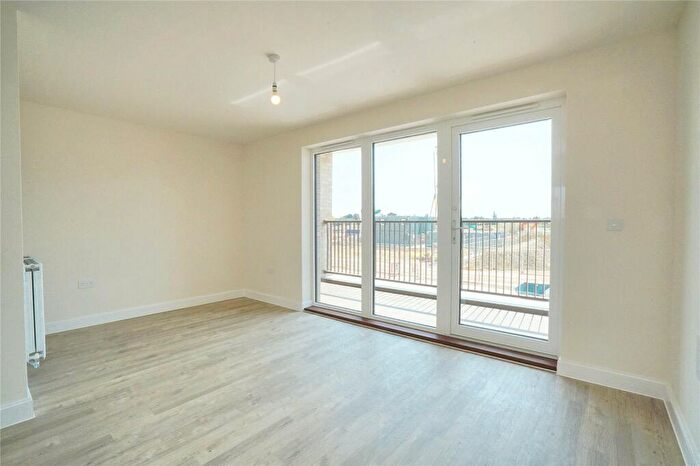 2 Bedroom Apartment To Rent In Genome Close, Cambridge, Cambridgeshire, CB3