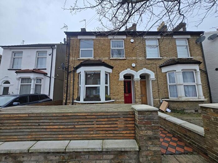 2 Bedroom Apartment To Rent In Mandeville Road, Enfield, EN3