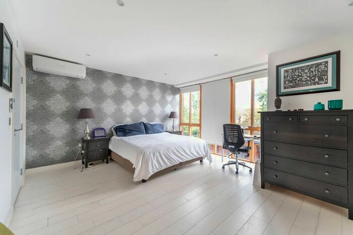 4 Bedroom Semi-Detached House To Rent In Phillimore Gardens, Acton, London, W3