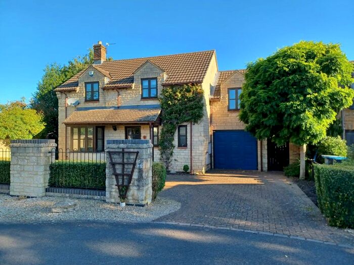 3 Bedroom Detached House To Rent In Shilton Road, Carterton, Oxfordshire, OX18