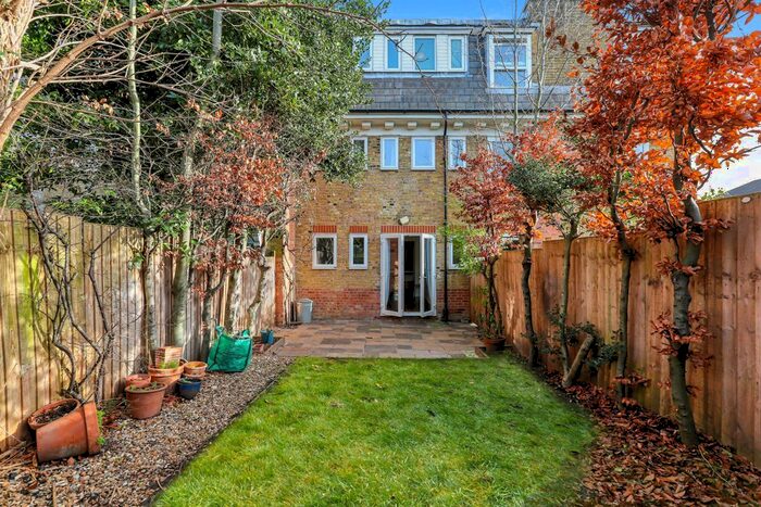 3 Bedroom Property To Rent In Filigree Court, London, SE16