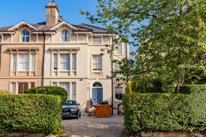 2 Bedroom Flat To Rent In Park Town, Central North Oxford, OX2