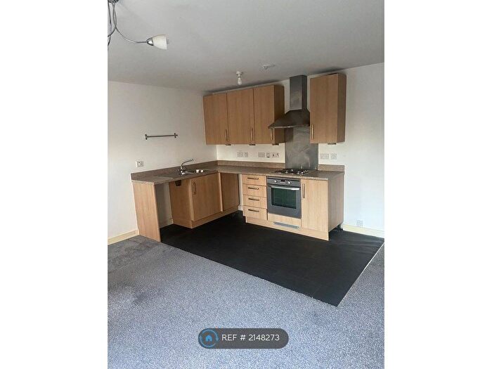 2 Bedroom Flat To Rent In Arnold Road, Mangotsfield, Bristol, BS16