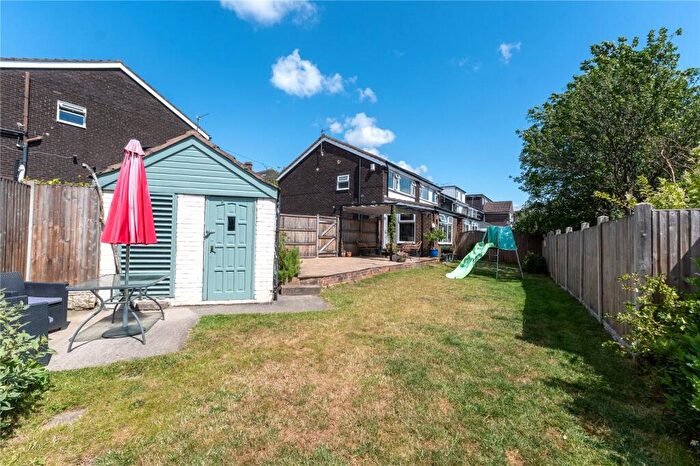 3 Bedroom Semi Detached House For Sale In Quarry Bank Court, Kirkstall, Leeds, LS5