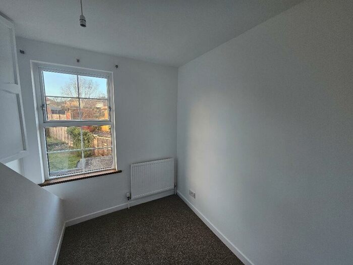 2 Bedroom Terraced House To Rent In Bath Road, OX16