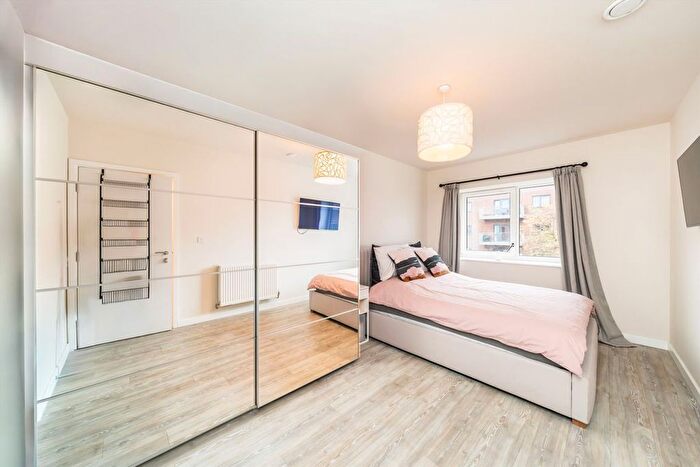 2 Bedroom Flat For Sale In Springfield Drive, Tooting, SW17