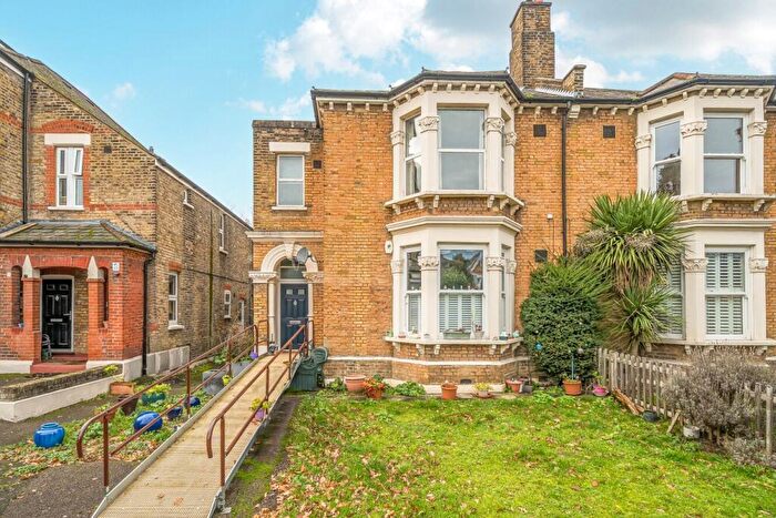 2 Bedroom Flat For Sale In Trewsbury Road, London, SE26