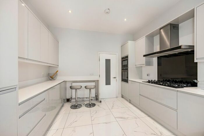 3 Bedroom Semi-Detached House To Rent In Airlie Gardens, Ilford, IG1