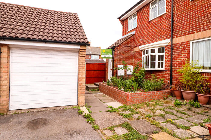 3 Bedroom Semi-Detached House To Rent In Westside Close, Basingstoke, RG22