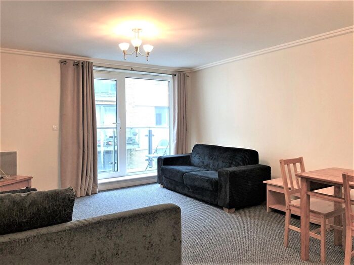 3 Bedroom Flat To Rent In Kingscote Way, Brighton, BN1
