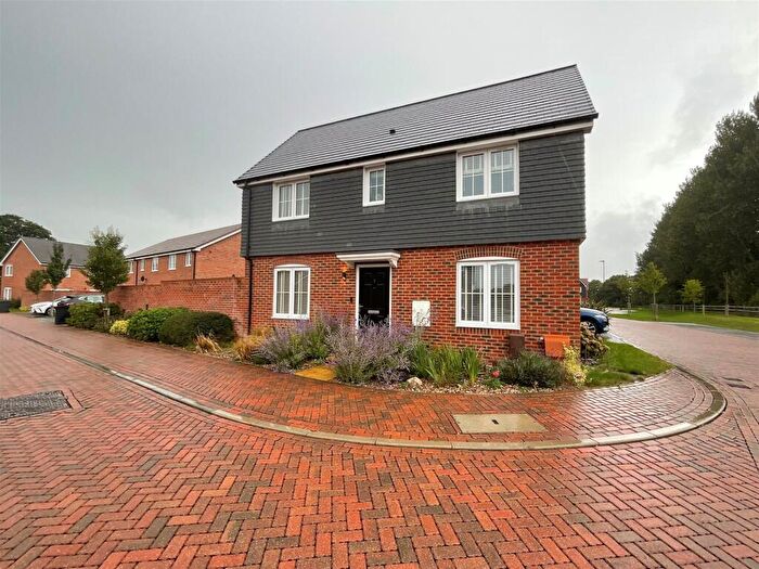 3 Bedroom Detached House For Sale In Legg Vale, Chichester, West Sussex, PO20