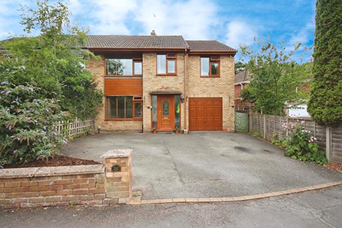 4 Bedroom Semi-Detached House For Sale In George Road, Warwick, CV34